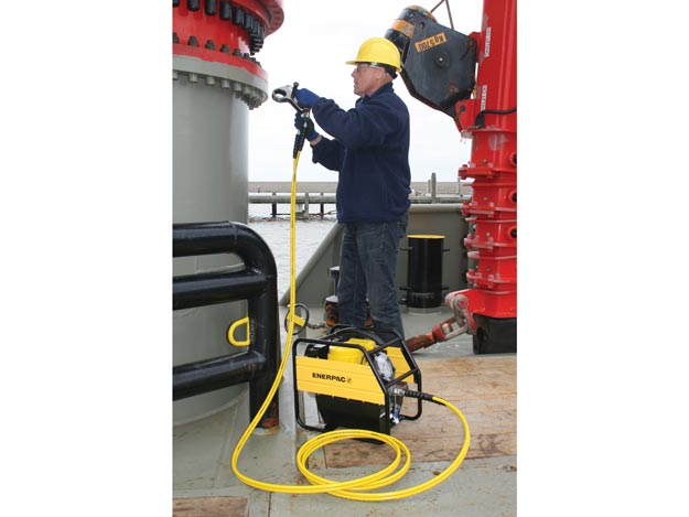 TQ700I, Electric Hydraulic Torque Wrench Pump, NEMA Plug, 1 gallon Usable Oil, 230V - Enerpac